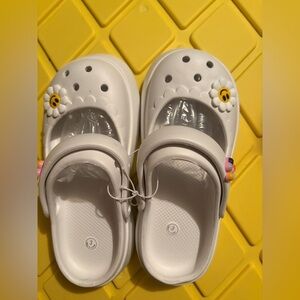 Kids clogs nwt